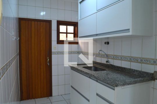 Cozinha de casa para alugar com 2 quartos, 110m² em Vila Trinta E Um de Março, Campinas