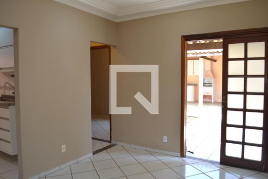 Sala de casa para alugar com 2 quartos, 110m² em Vila Trinta E Um de Março, Campinas