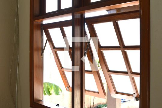 Detalhe Sala de casa para alugar com 2 quartos, 110m² em Vila Trinta E Um de Março, Campinas