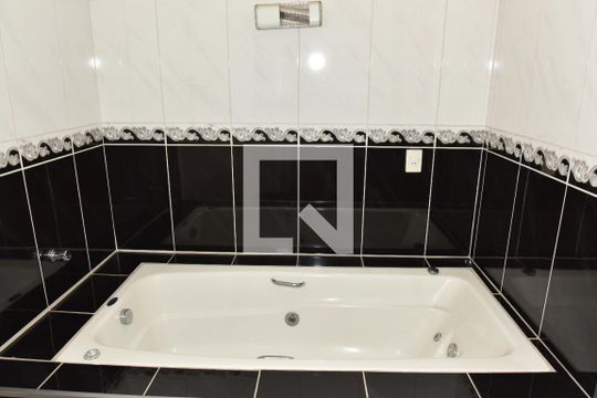 Banheiro da Suíte 1 de casa para alugar com 3 quartos, 371m² em Cidade Ademar, São Paulo