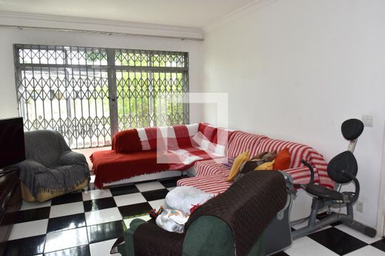 Sala de casa para alugar com 3 quartos, 371m² em Cidade Ademar, São Paulo