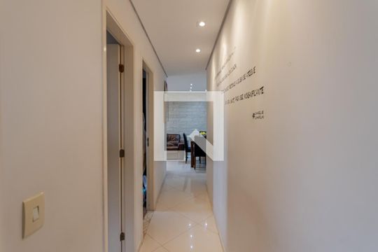 Corredor de apartamento à venda com 3 quartos, 67m² em Vila Firmiano Pinto, São Paulo