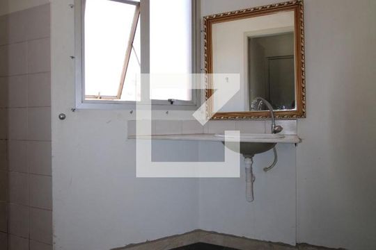 Banheiro de apartamento à venda com 1 quarto, 47m² em Centro, Campinas