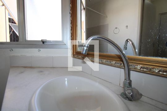 Banheiro de apartamento à venda com 1 quarto, 47m² em Centro, Campinas