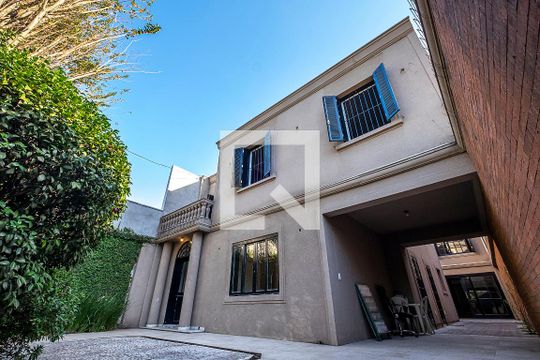 Fachada de casa para alugar com 3 quartos, 420m² em Jardim Europa, São Paulo