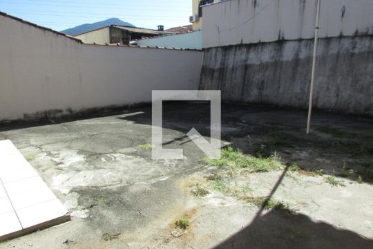 Quintal de casa para alugar com 2 quartos, 70m² em Campo Grande, Rio de Janeiro