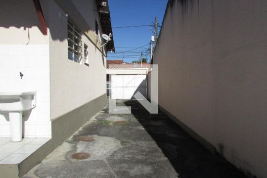 Garagem de casa para alugar com 2 quartos, 70m² em Campo Grande, Rio de Janeiro