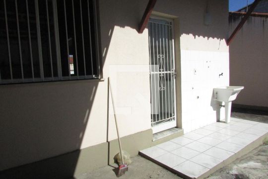 Área de Serviço de casa para alugar com 2 quartos, 70m² em Campo Grande, Rio de Janeiro