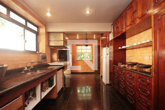 Cozinha de casa à venda com 5 quartos, 630m² em Pacaembu, São Paulo