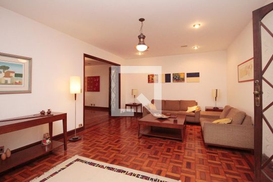 Casa à venda com 5 quartos, 630m² em Pacaembu, São Paulo