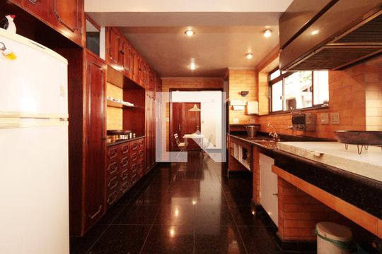 Cozinha de casa à venda com 5 quartos, 630m² em Pacaembu, São Paulo