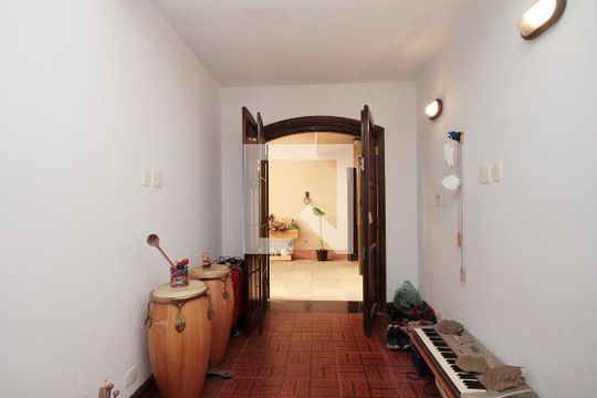 Casa do Caseiro de casa à venda com 5 quartos, 630m² em Pacaembu, São Paulo