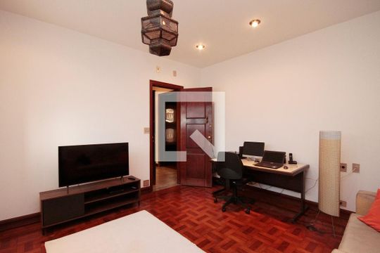 Escritório de casa à venda com 5 quartos, 630m² em Pacaembu, São Paulo