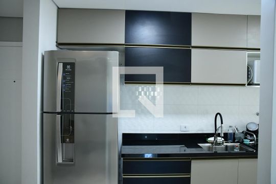 Cozinha de apartamento para alugar com 2 quartos, 54m² em Jardim Colibri, Cotia