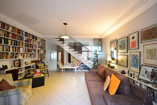 Sala de casa à venda com 3 quartos, 250m² em Vila Clementino, São Paulo