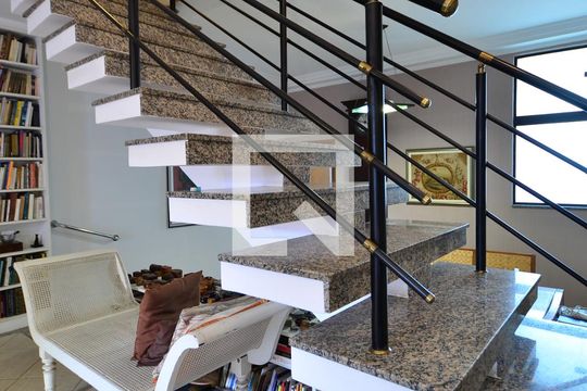 Escada de casa à venda com 3 quartos, 250m² em Vila Clementino, São Paulo