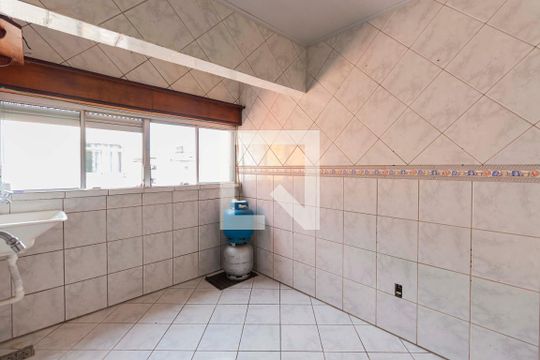 Cozinha  de apartamento à venda com 2 quartos, 52m² em Rubem Berta, Porto Alegre