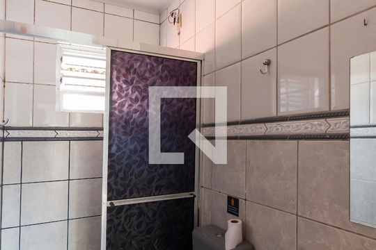 Banheiro  de apartamento à venda com 2 quartos, 52m² em Rubem Berta, Porto Alegre