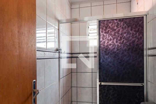 Banheiro  de apartamento à venda com 2 quartos, 52m² em Rubem Berta, Porto Alegre