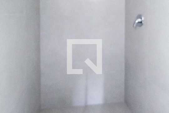 Banheiro de apartamento à venda com 2 quartos, 65m² em Auxiliadora, Porto Alegre