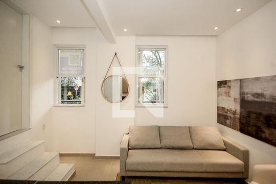 Sala / Cozinha de apartamento para alugar com 1 quarto, 30m² em Copacabana, Rio de Janeiro