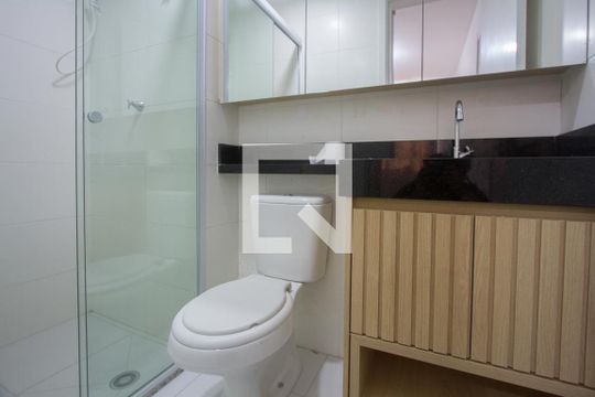 Banheiro de apartamento para alugar com 1 quarto, 27m² em Jardim Caravelas, São Paulo
