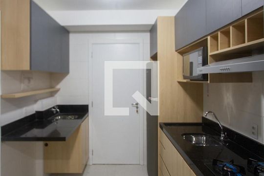 Cozinha de apartamento para alugar com 1 quarto, 27m² em Jardim Caravelas, São Paulo