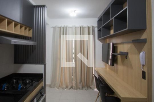 Cozinha de apartamento para alugar com 1 quarto, 27m² em Jardim Caravelas, São Paulo