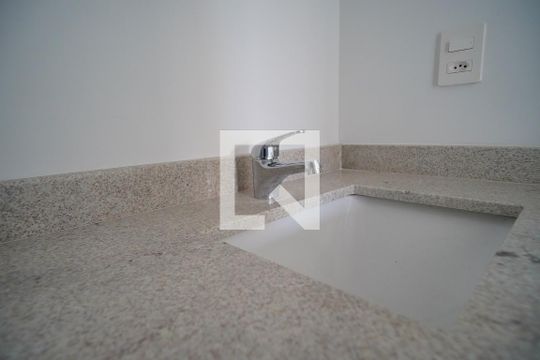 Banheiro 2  de apartamento à venda com 2 quartos, 55m² em Jardim Lindóia, Porto Alegre