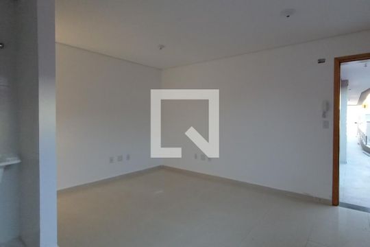 Sala/Cozinha de casa de condomínio à venda com 2 quartos, 41m² em Vila Nhocune, São Paulo