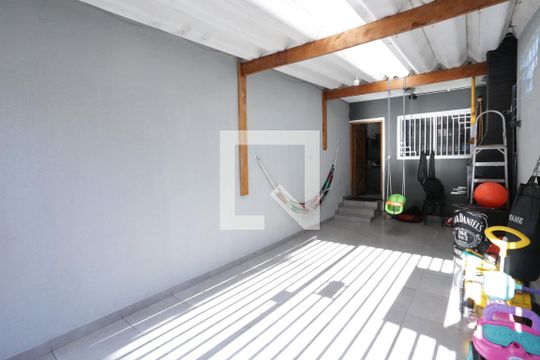 Garagem de casa à venda com 2 quartos, 84m² em Vila Nhocune, São Paulo