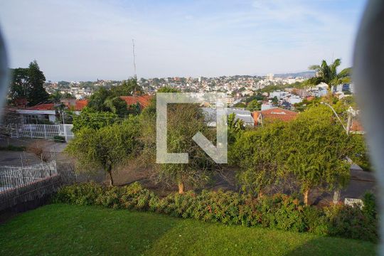 Sala - Vista de casa para alugar com 5 quartos, 370m² em Três Figueiras, Porto Alegre