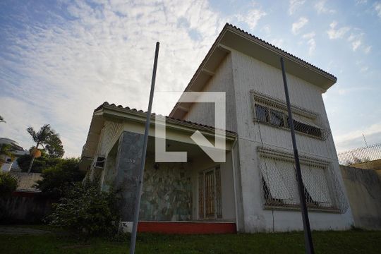 Frente da Casa de casa para alugar com 5 quartos, 370m² em Três Figueiras, Porto Alegre