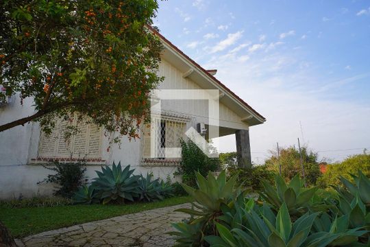 Pátio de casa para alugar com 5 quartos, 370m² em Três Figueiras, Porto Alegre