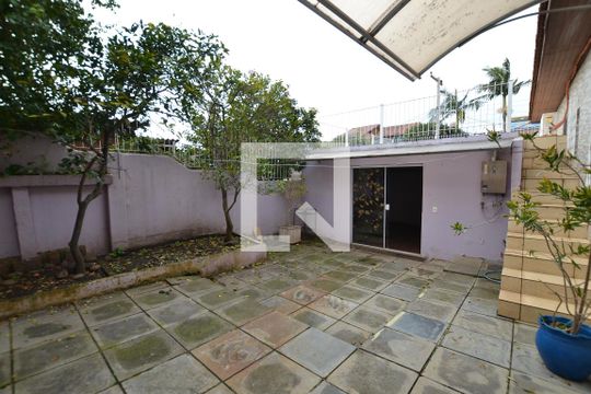 Área Externa de casa à venda com 3 quartos, 120m² em Cavalhada, Porto Alegre