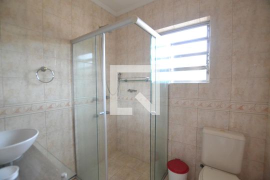 Banheiro de casa à venda com 3 quartos, 120m² em Cavalhada, Porto Alegre