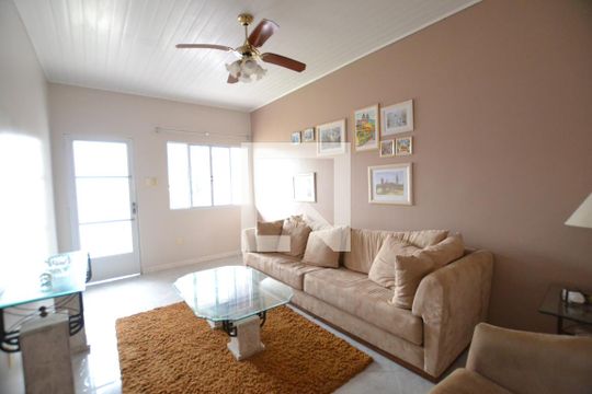 Sala de casa à venda com 3 quartos, 120m² em Cavalhada, Porto Alegre