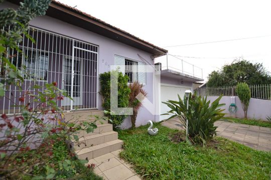 Fachada de casa à venda com 3 quartos, 120m² em Cavalhada, Porto Alegre