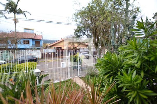Vista de casa à venda com 3 quartos, 120m² em Cavalhada, Porto Alegre