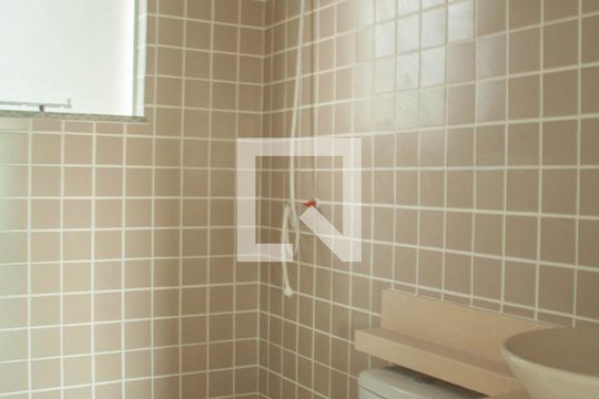 Banheiro de apartamento para alugar com 2 quartos, 50m² em Centro, Nova Iguaçu