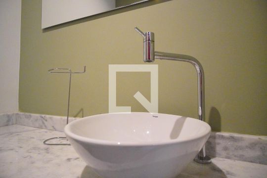 Lavabo  de apartamento à venda com 1 quarto, 62m² em Boa Vista, Porto Alegre