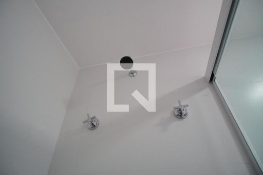 Banheiro de apartamento à venda com 1 quarto, 62m² em Boa Vista, Porto Alegre