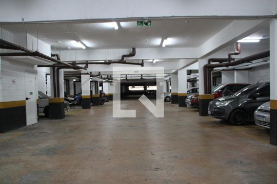 Garagem de apartamento à venda com 2 quartos, 48m² em Vila Carmosina, São Paulo