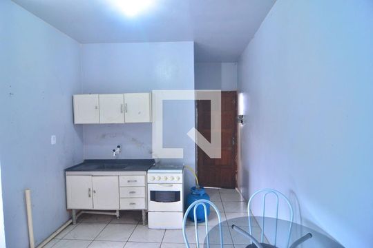 Cozinha  de kitnet/studio para alugar com 1 quarto, 30m² em São Luis, Canoas
