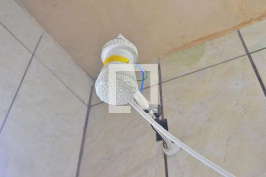 Banheiro  de kitnet/studio para alugar com 1 quarto, 30m² em São Luis, Canoas