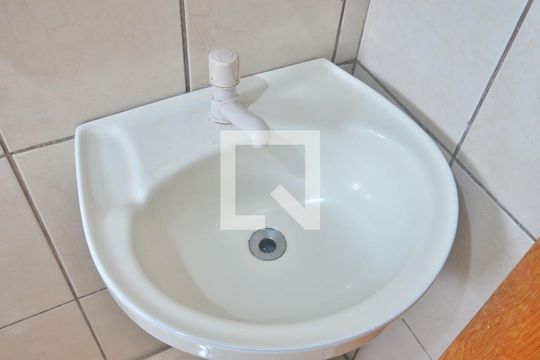 Banheiro  de apartamento para alugar com 1 quarto, 40m² em São José, Canoas