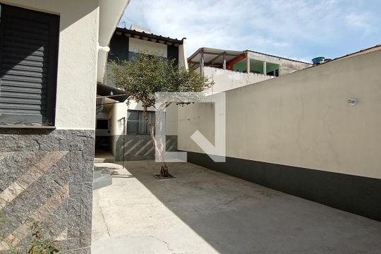 Quintal de casa para alugar com 1 quarto, 35m² em Vila Londrina, São Paulo