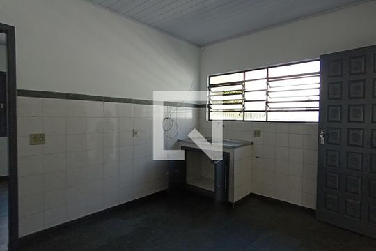Cozinha de casa para alugar com 1 quarto, 35m² em Vila Londrina, São Paulo