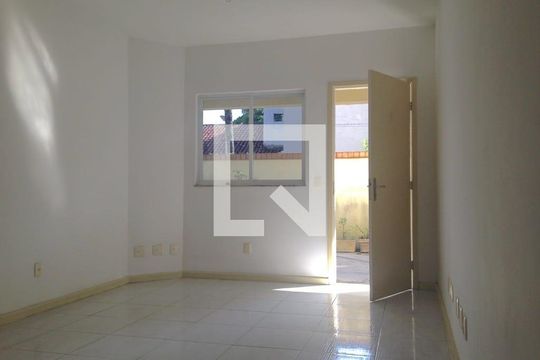 Sala de casa de condomínio para alugar com 3 quartos, 107m² em Anil, Rio de Janeiro