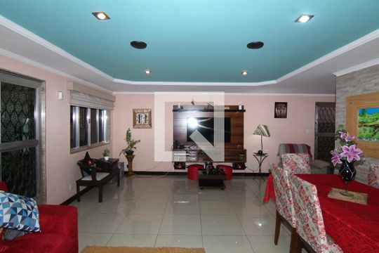 Sala de casa à venda com 3 quartos, 277m² em Olaria, Rio de Janeiro